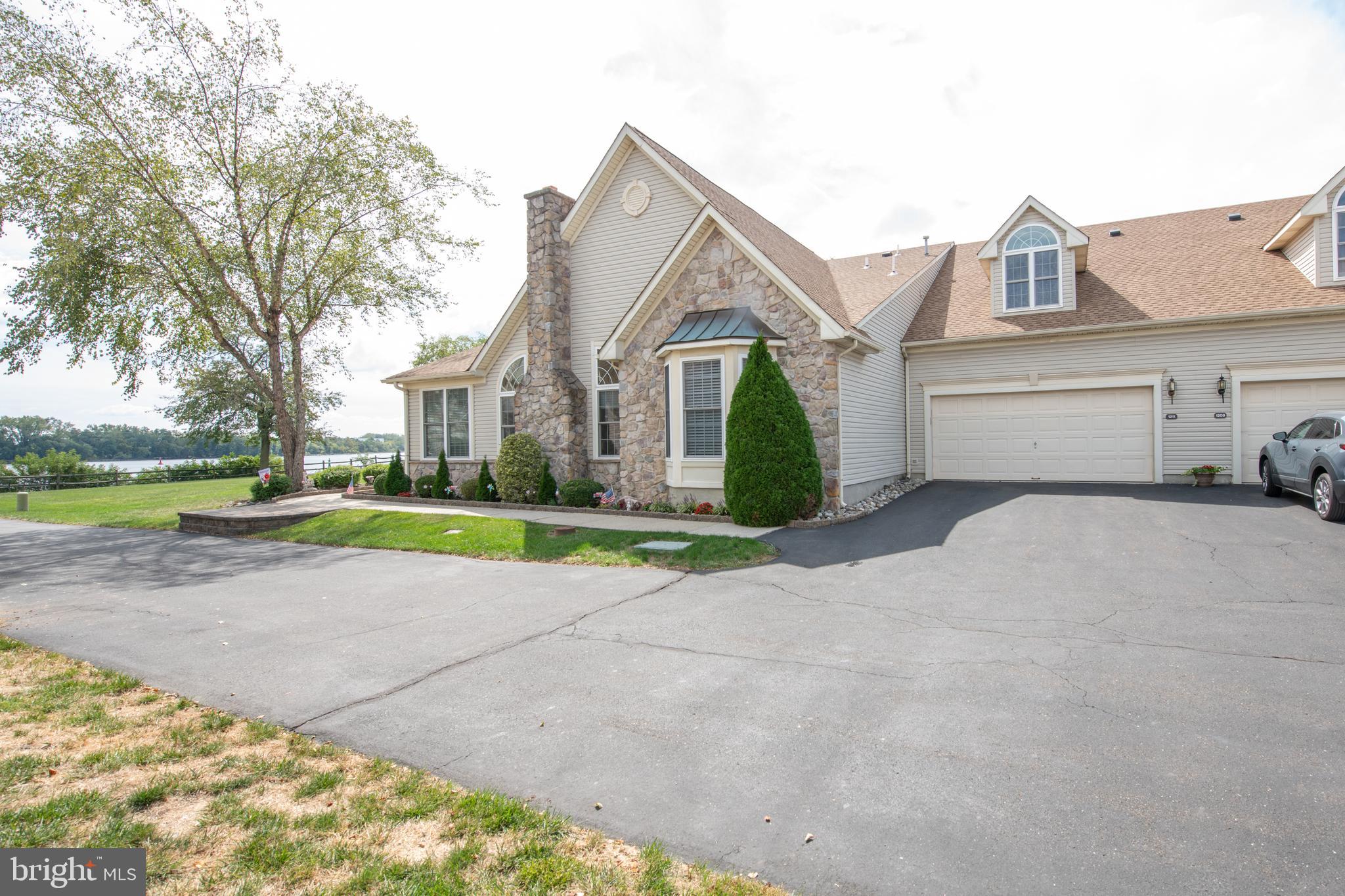 1211 SEABIRD DRIVE 40