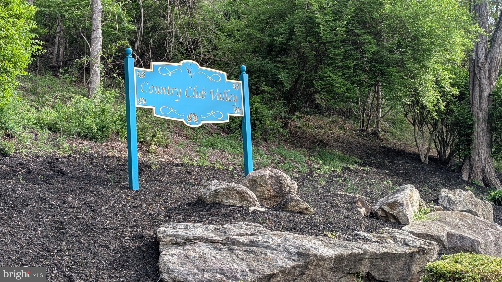 COUNTRY CLUB VALLEY - Residential