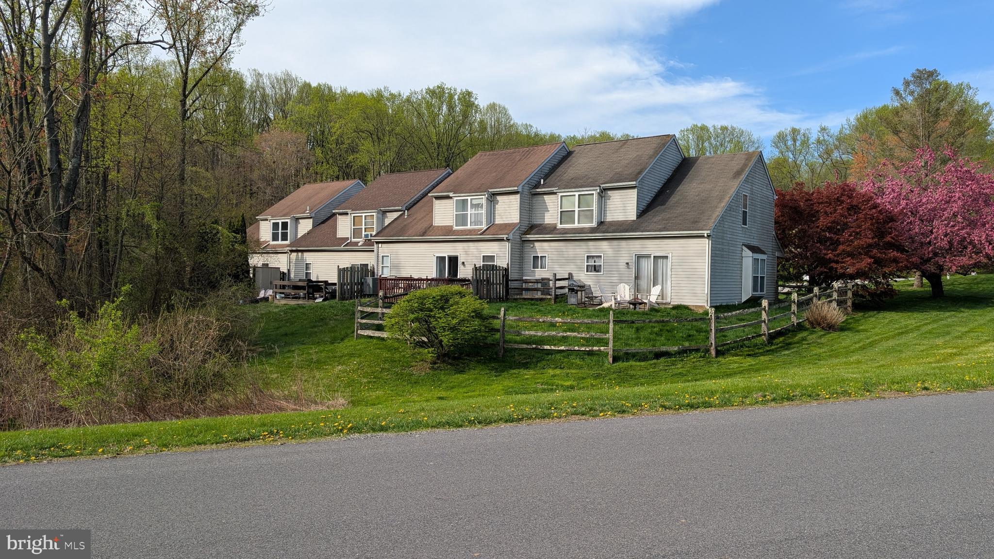 COUNTRY CLUB VALLEY - Residential