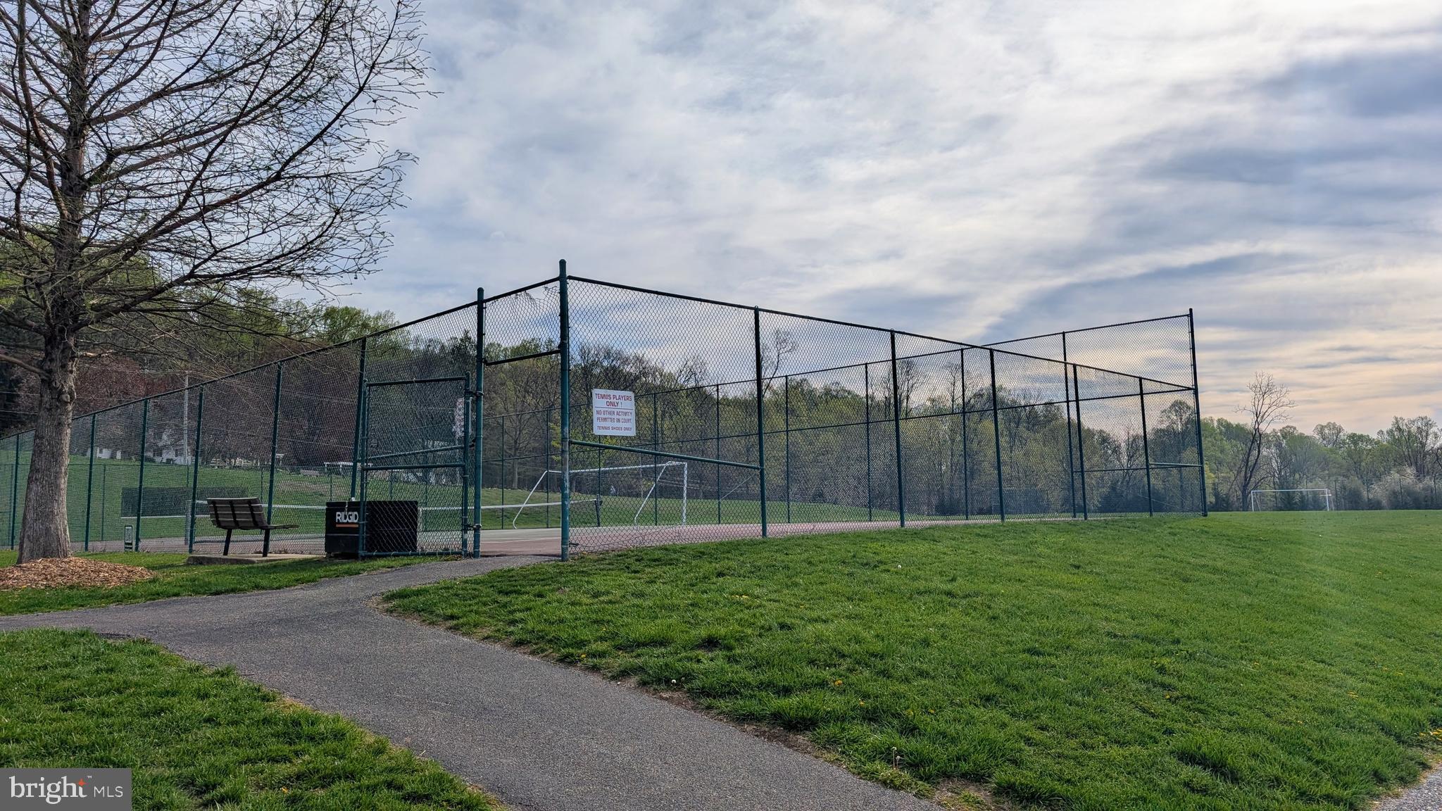 COUNTRY CLUB VALLEY - Residential