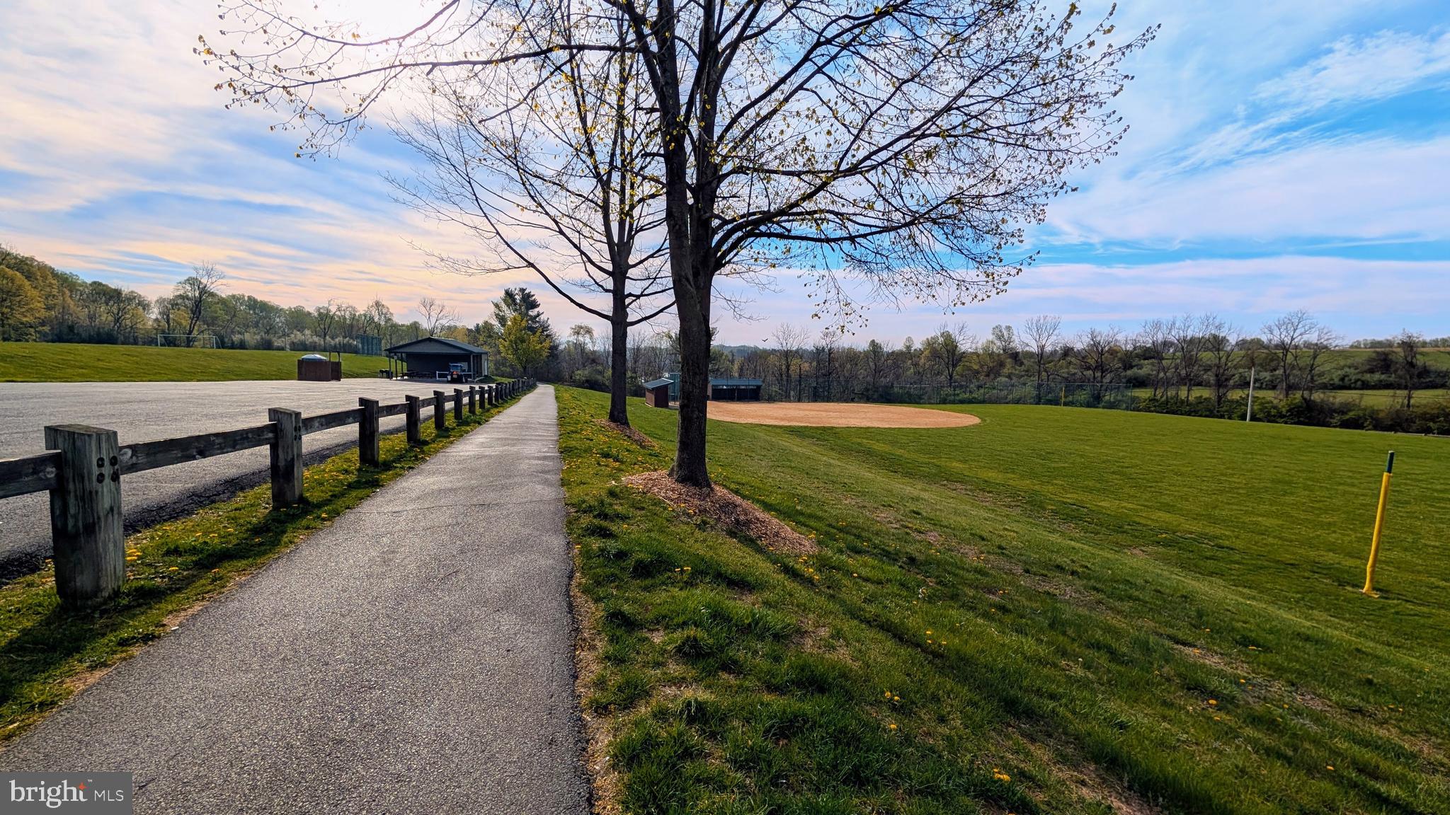 COUNTRY CLUB VALLEY - Residential