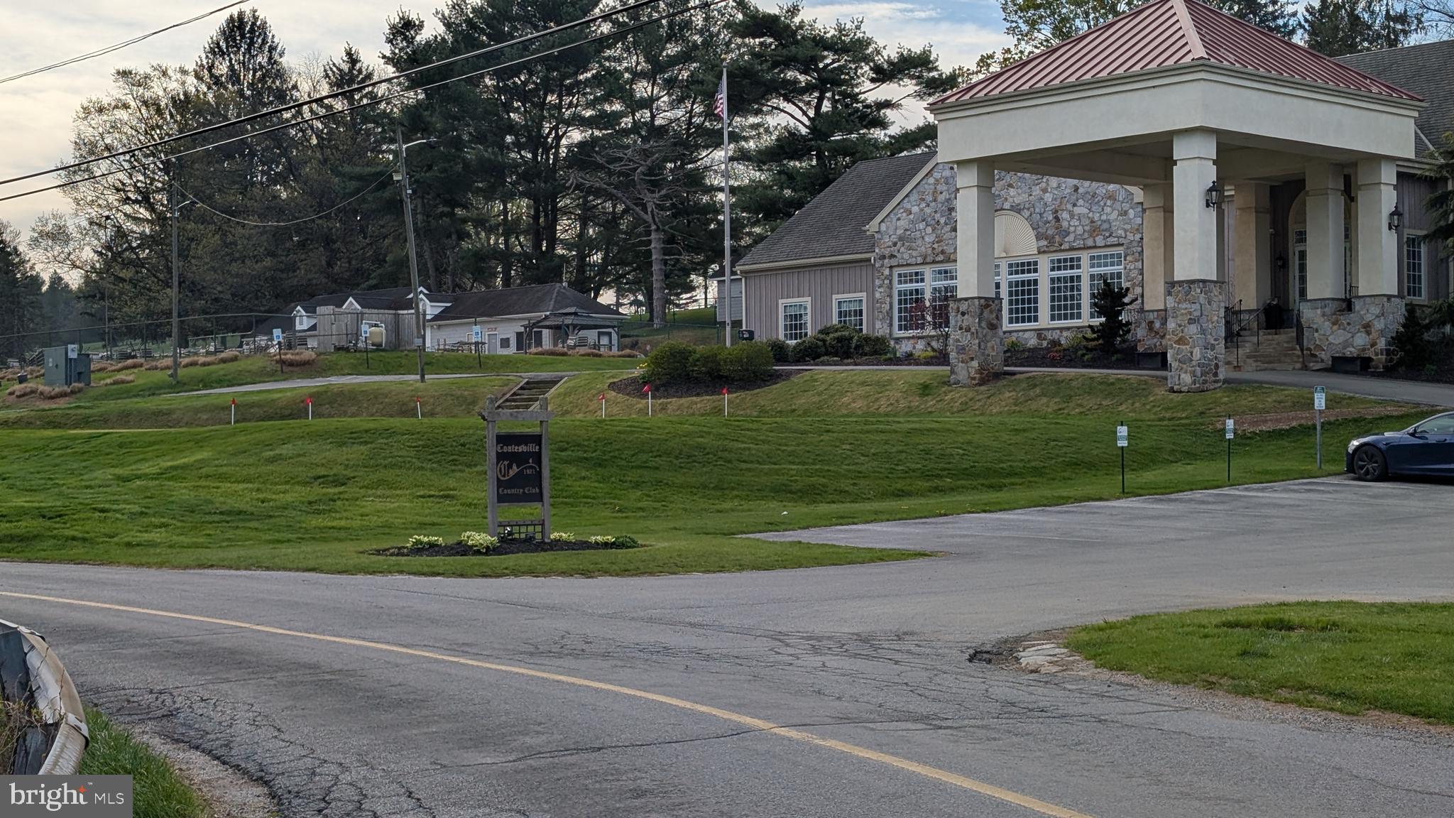 COUNTRY CLUB VALLEY - Residential