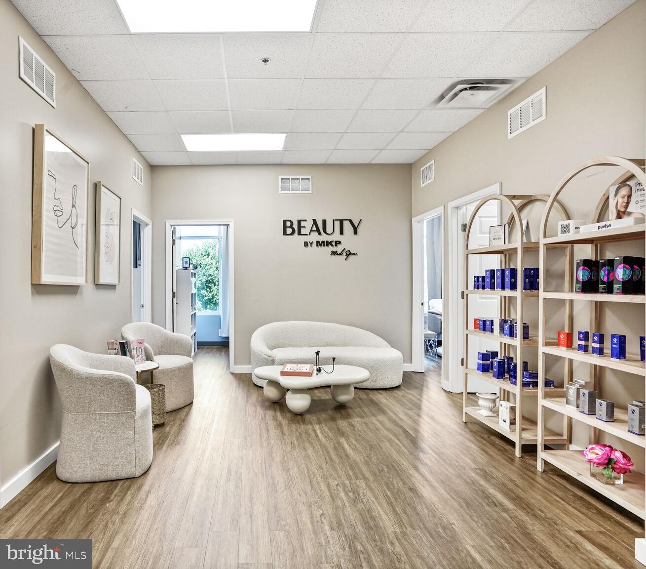 7121 LEESBURG PIKE E 2-2