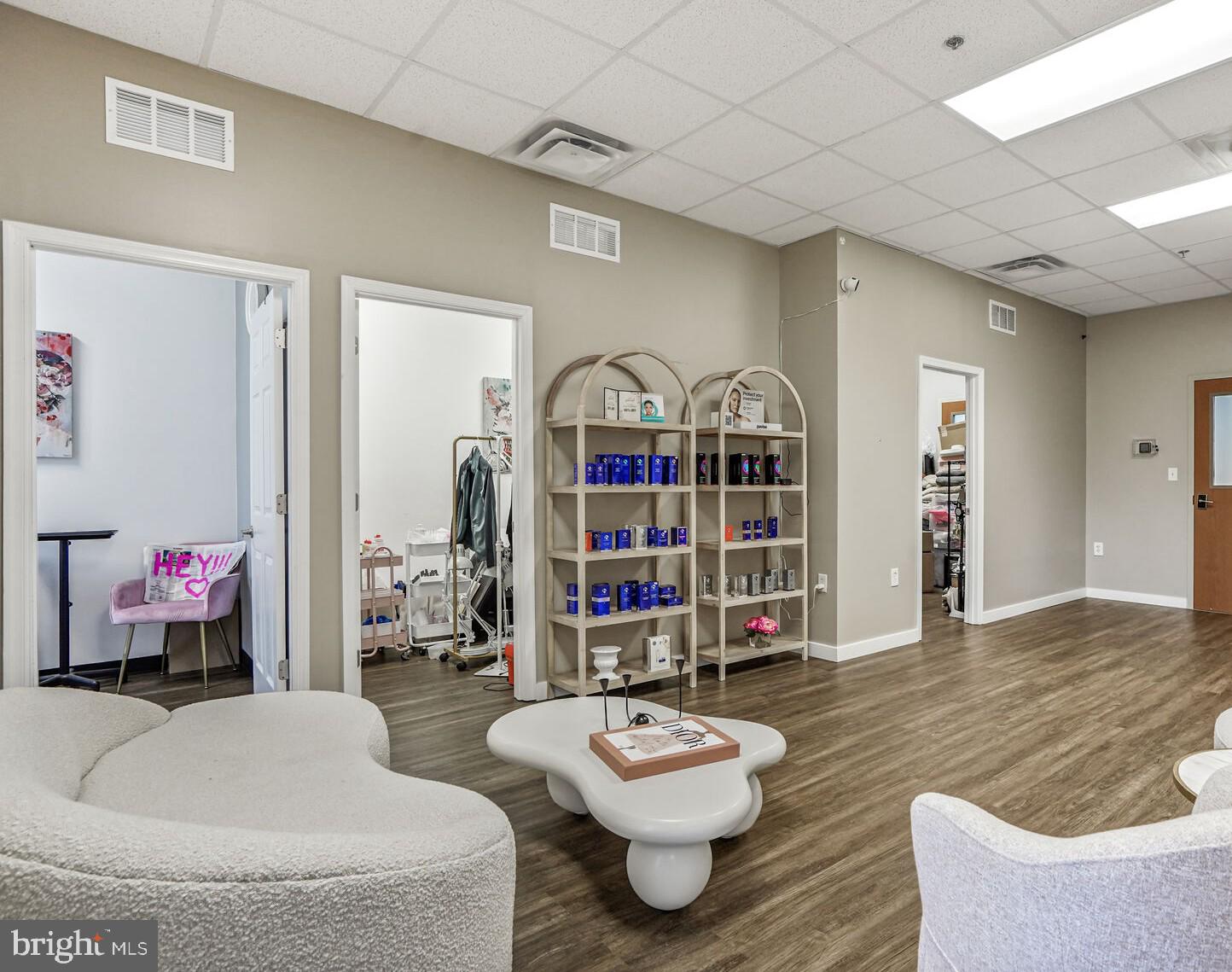 7121 LEESBURG PIKE E 2-2