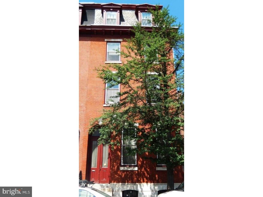 Bright and airy 1 bedroom plus Den, 1 1/2 bath apartment in Washington Square West, available for rent June 1st! This full-floor unit has maple hardwood floors, central air and heat, large windows with 3 light exposures, high ceilings, and a laundry room/half bath off of the kitchen with full size washer/dryer. Steps from Jefferson University Hospital and conveniently located close to many shops, restaurants and transportation.  Sorry, no smokers and no pets.