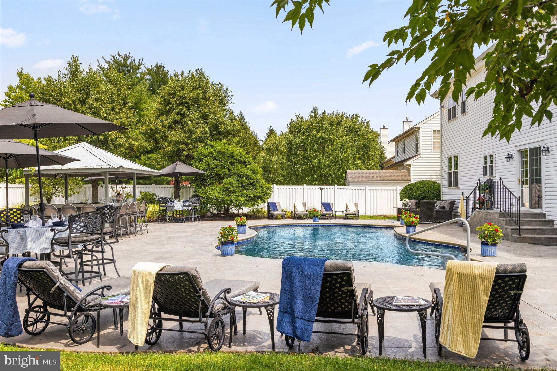 NORTH POINTE - Residential