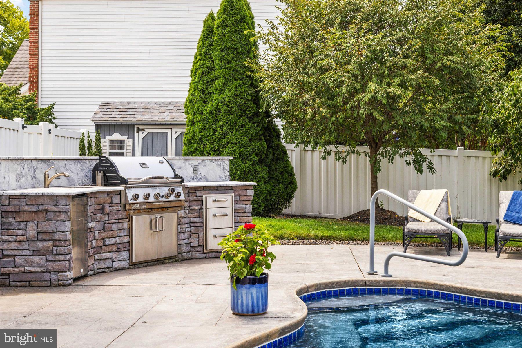 NORTH POINTE - Residential