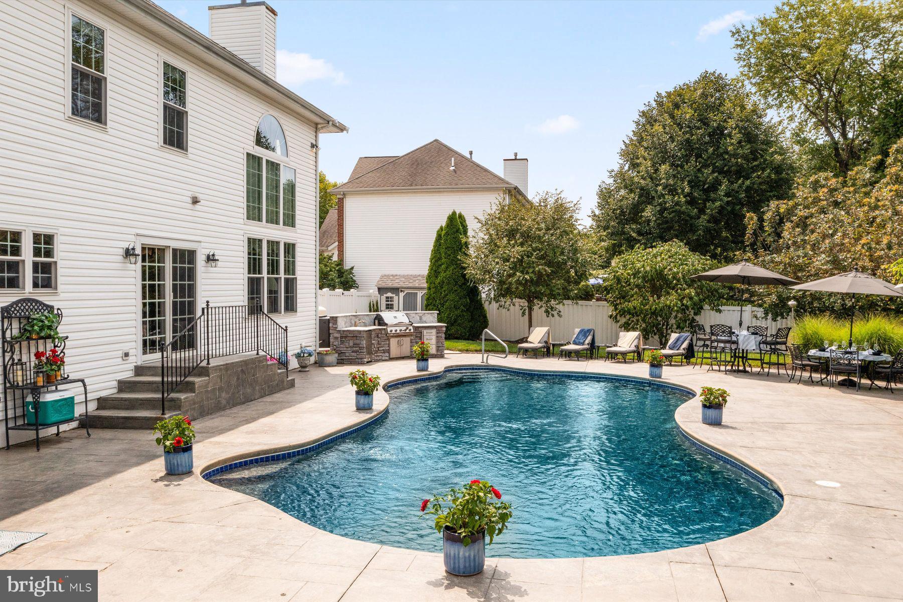 NORTH POINTE - Residential