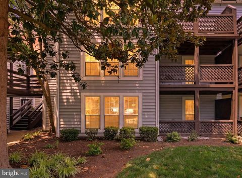 Condo For Sale - 10010 Oakton Terrace Road #10010<br/> Fairfax County, OAKTON, VA 22124