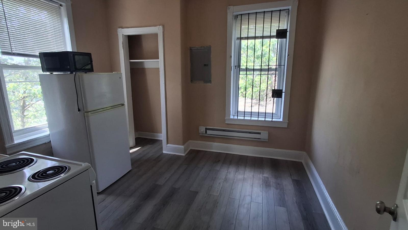 Live at 3608 N 19th St #3, a well-maintained 2-bedroom, 1-bathroom apartment offering comfortable living in the heart of Tioga. This inviting unit features a convenient layout, practical finishes, and a welcoming atmosphere just minutes from public transportation, local parks, and neighborhood essentials.
Pets allowed. Contact for details and application information.