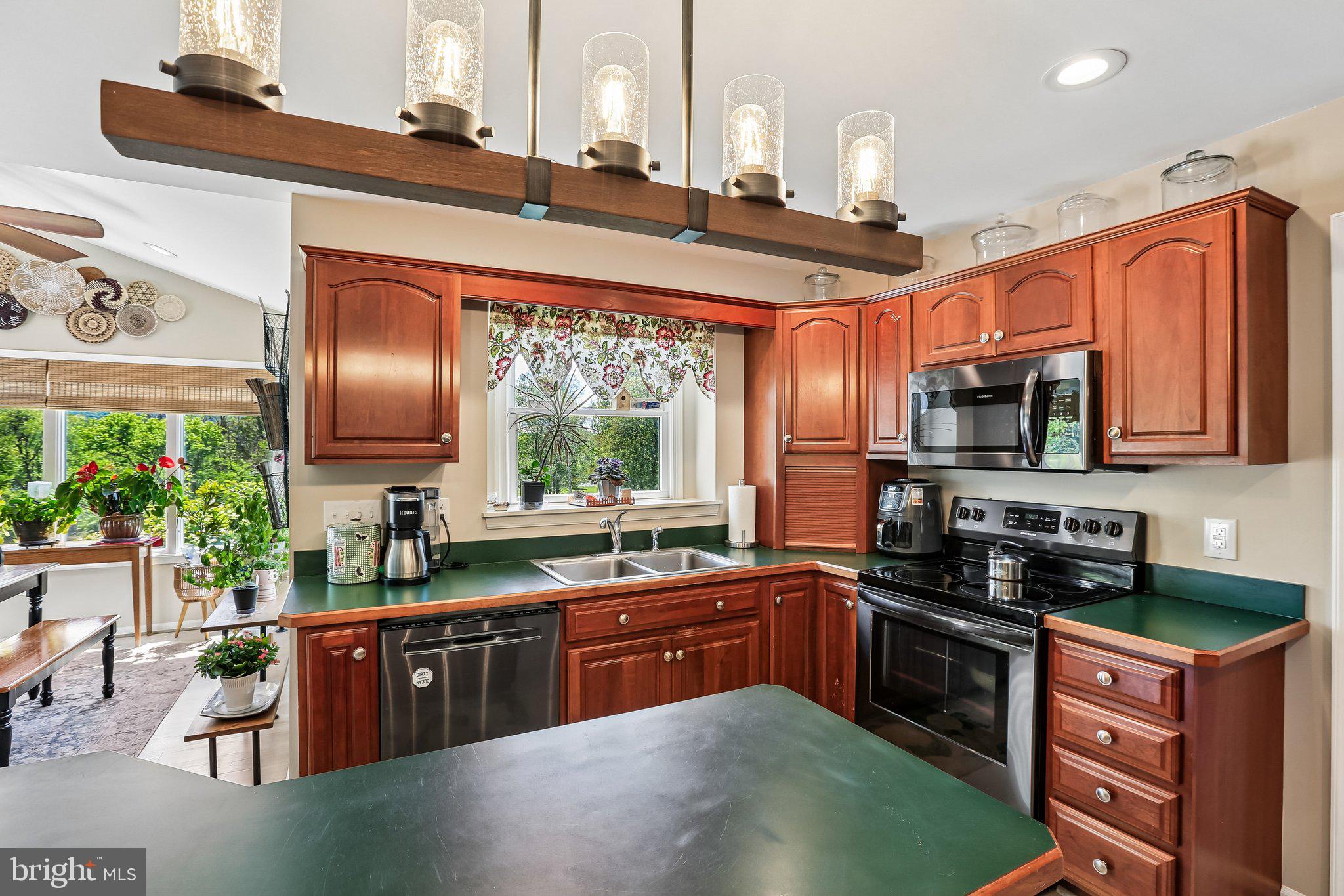 WHITE OAKS - Residential