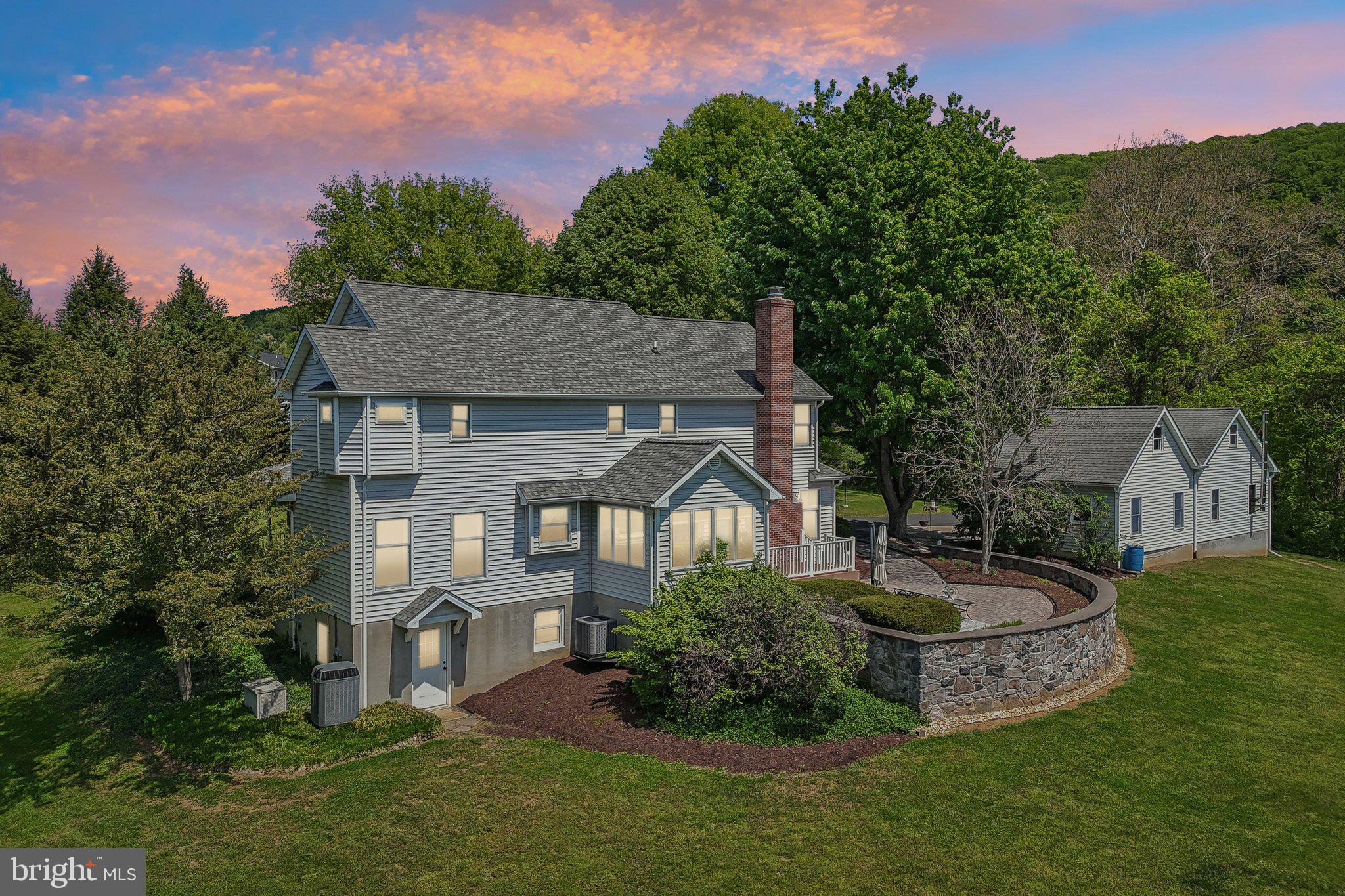 WHITE OAKS - Residential