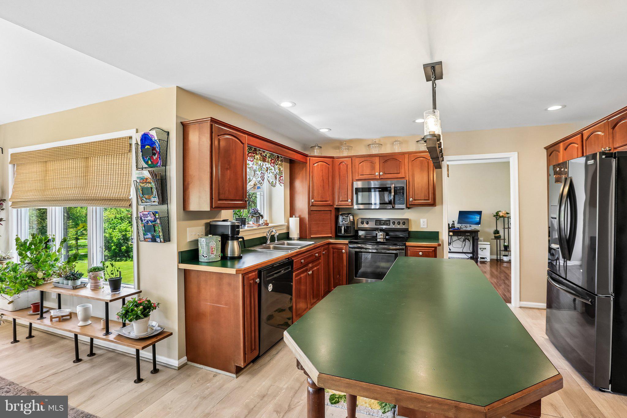 WHITE OAKS - Residential