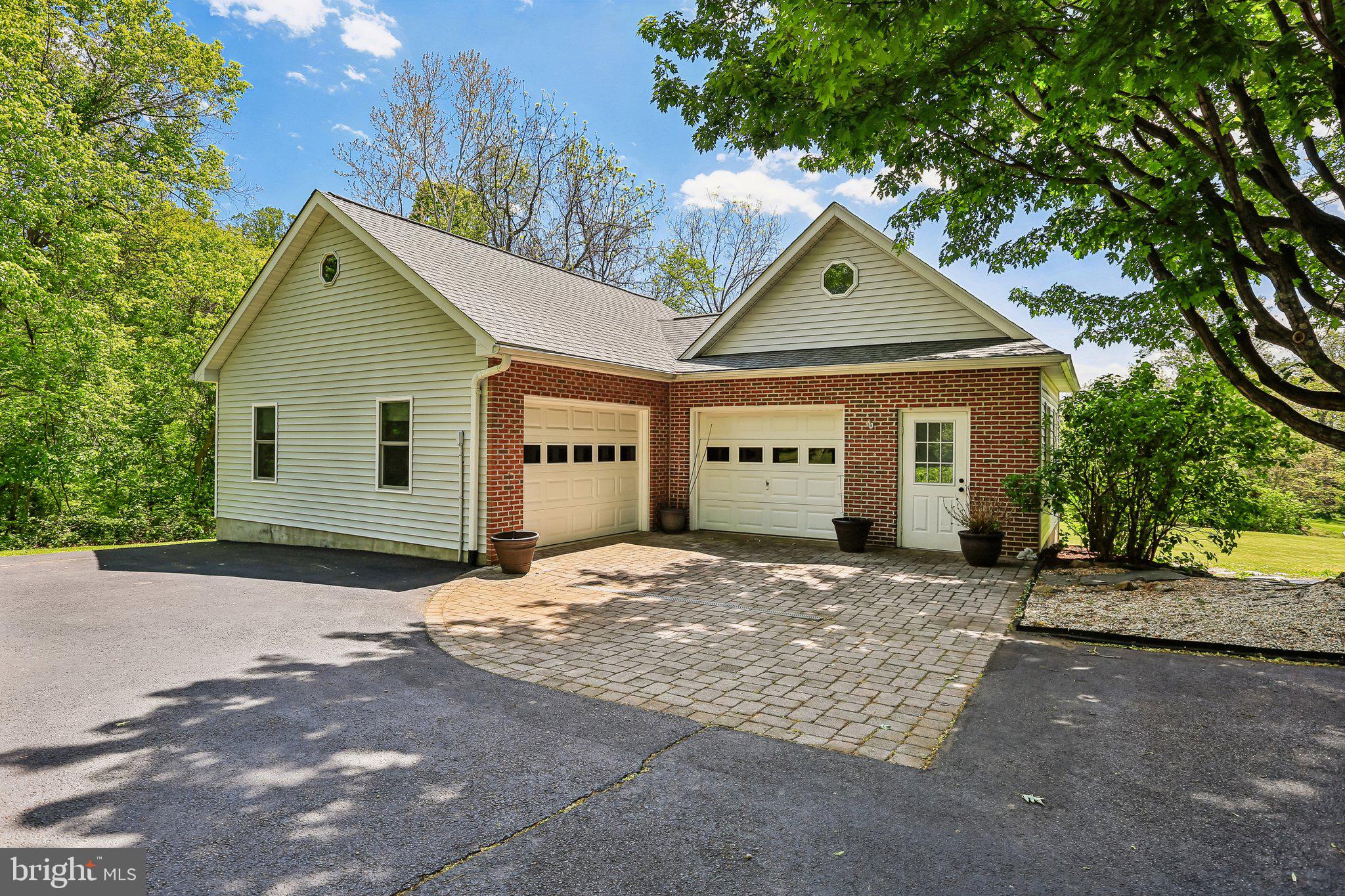 WHITE OAKS - Residential