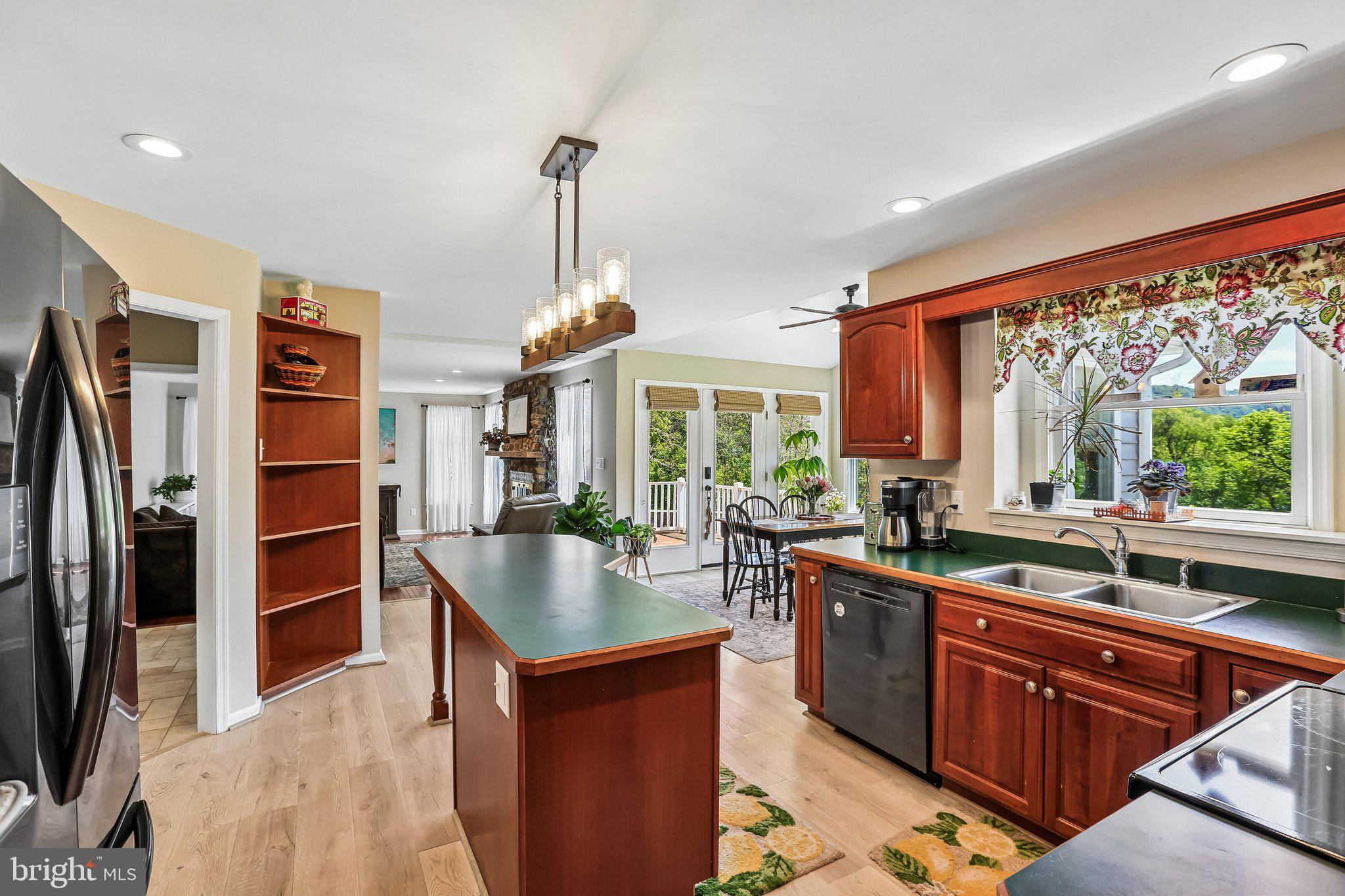 WHITE OAKS - Residential