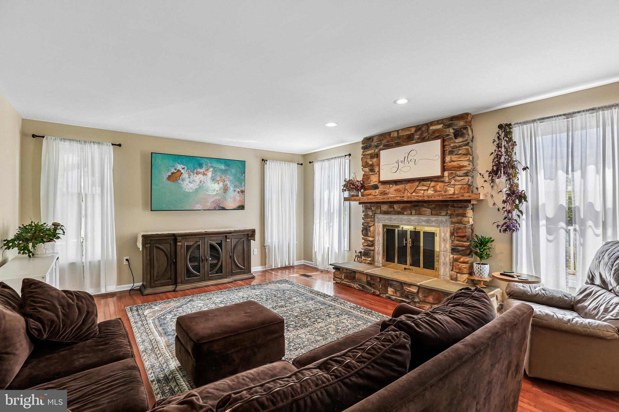 WHITE OAKS - Residential