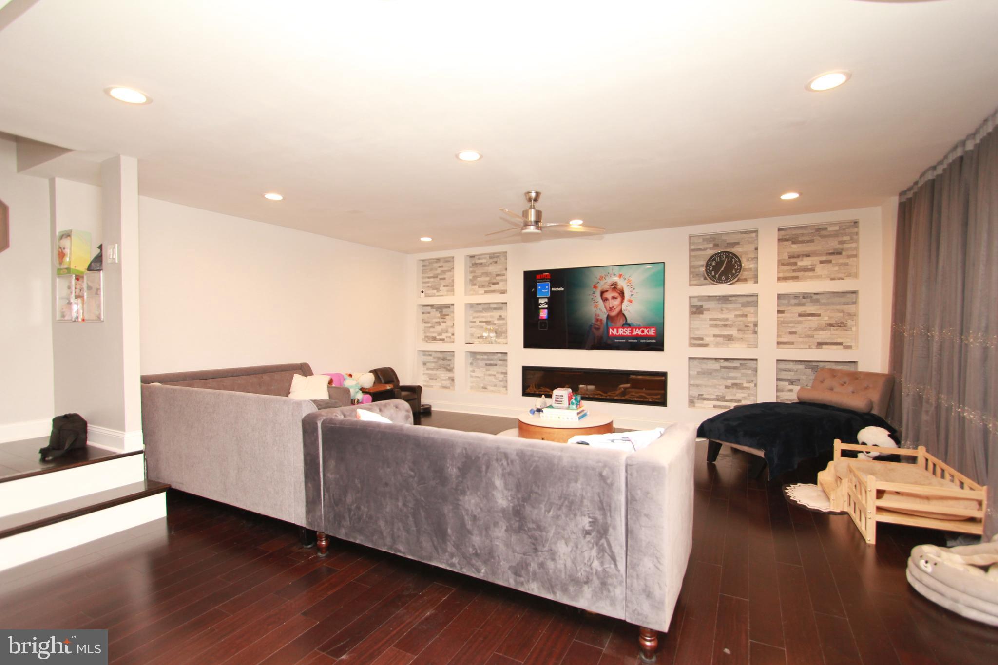 HOLME CIRCLE - Residential