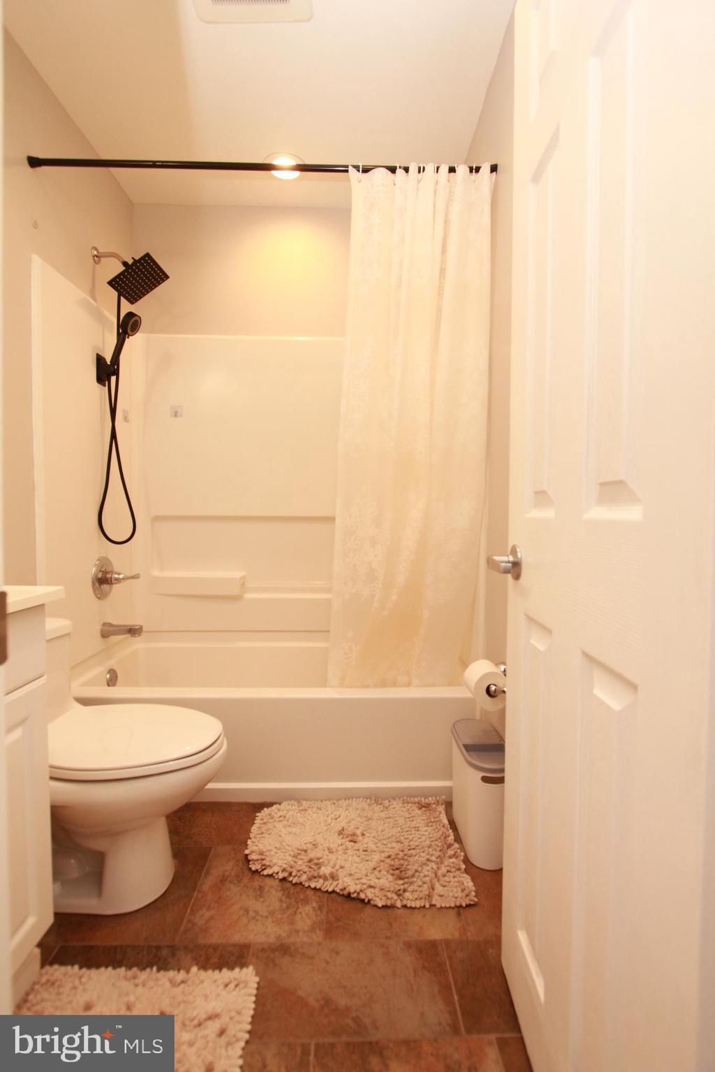 HOLME CIRCLE - Residential