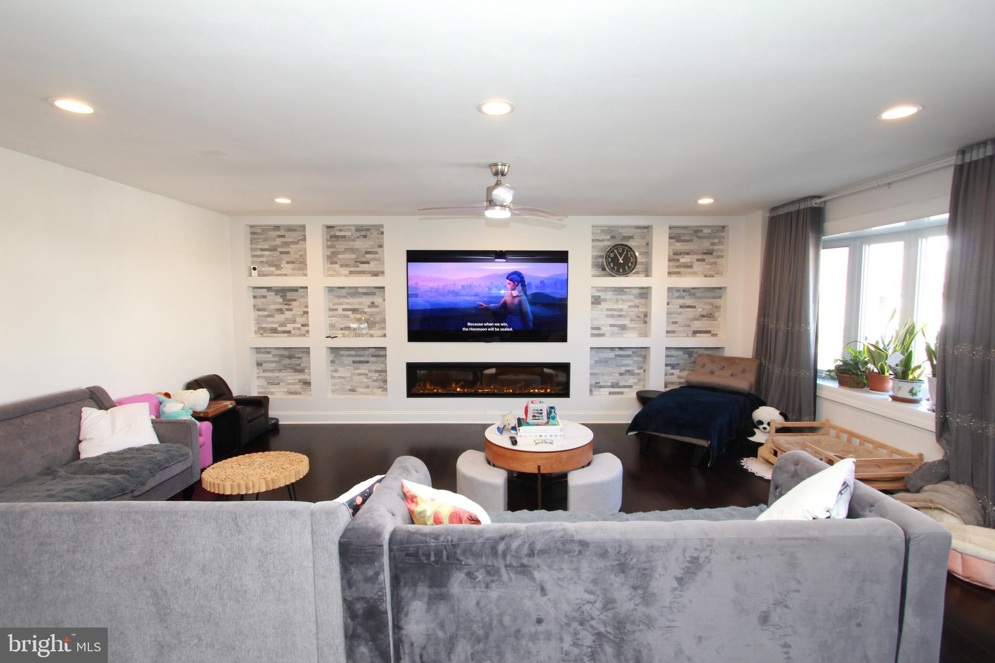 HOLME CIRCLE - Residential