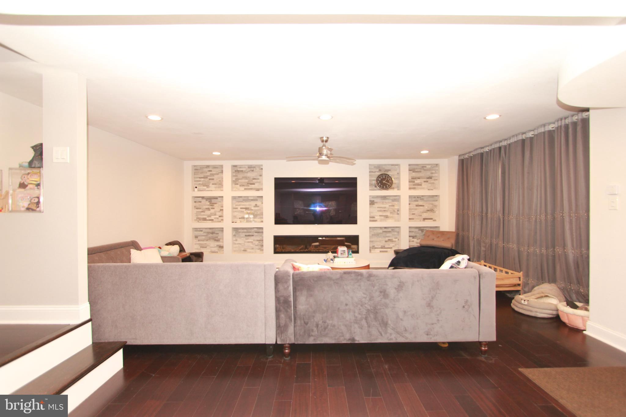 HOLME CIRCLE - Residential