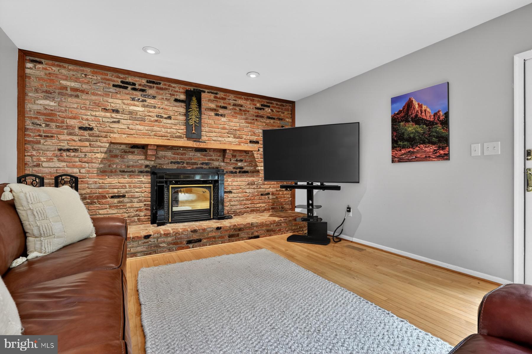 SOUTH RIVER SPRING LAKE - Residential