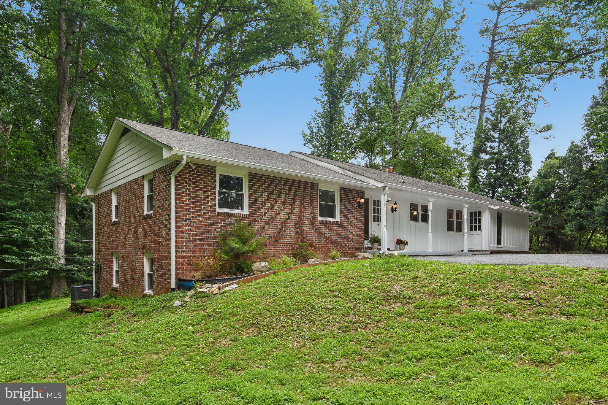 10206 GREEN CLOVER COURT