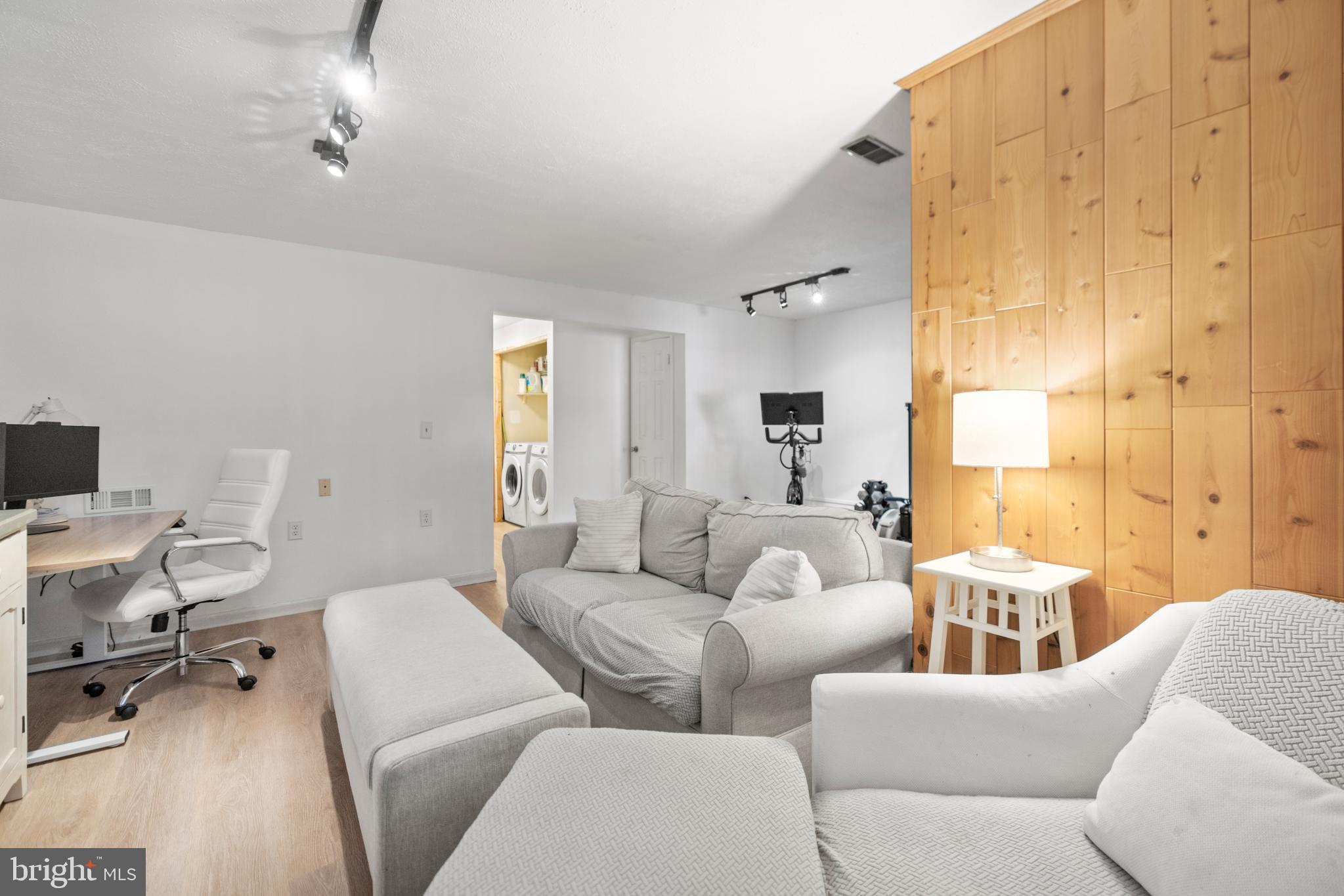 KINGSTOWNE - Residential Lease