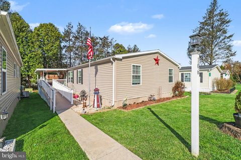 106 MADGE DRIVE LANCASTER PA 17603