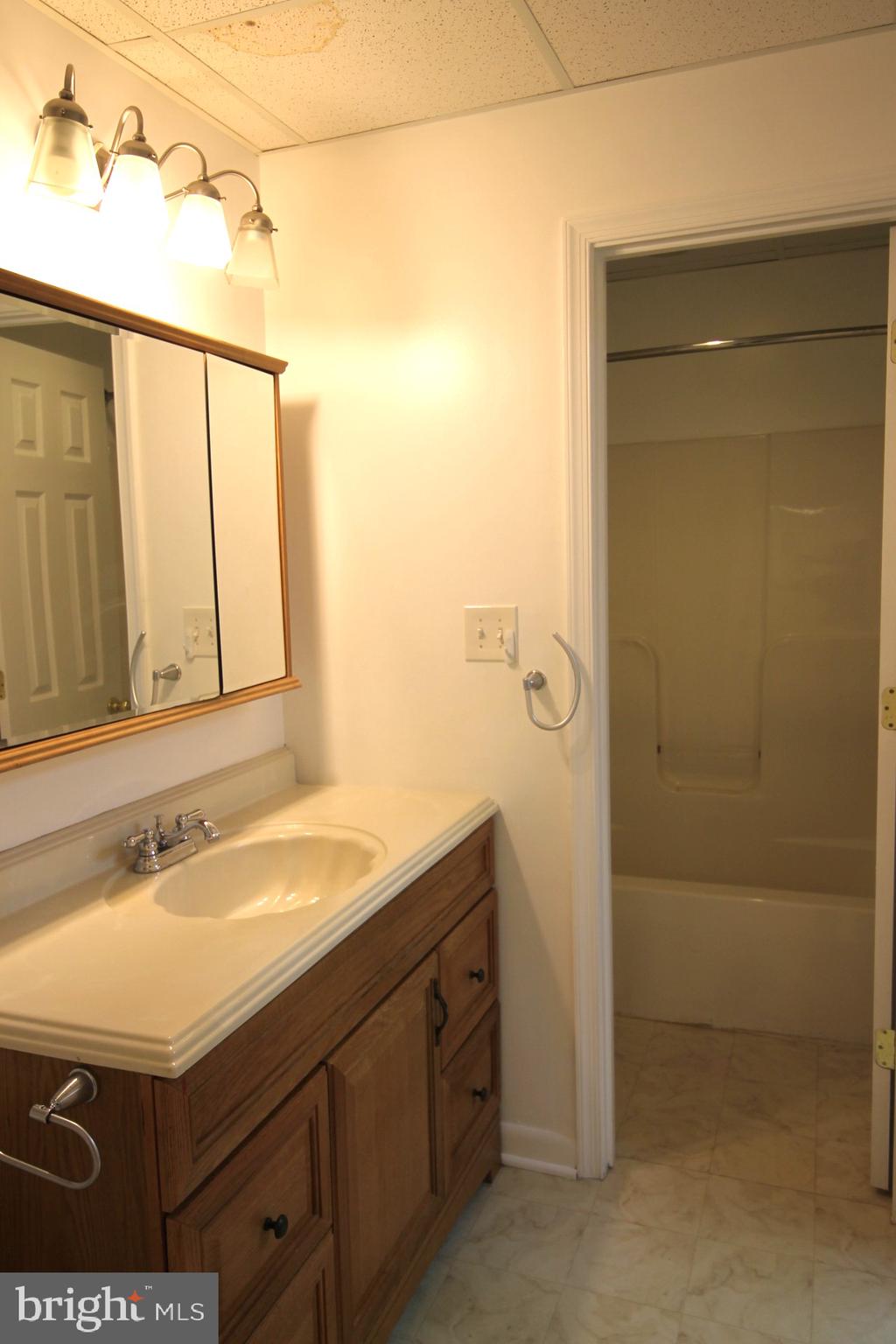 REGULARS - Residential Lease