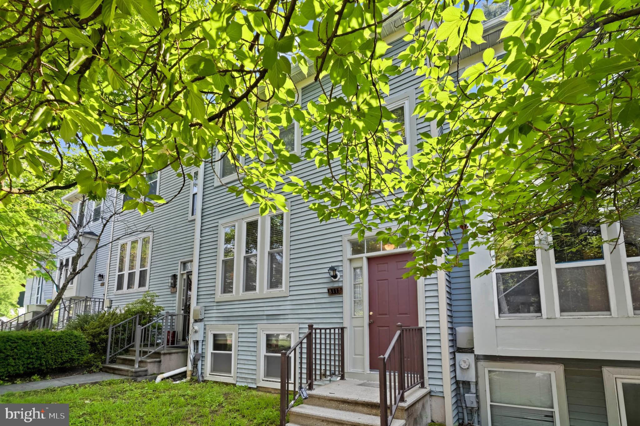 8112 WOODED GLEN COURT