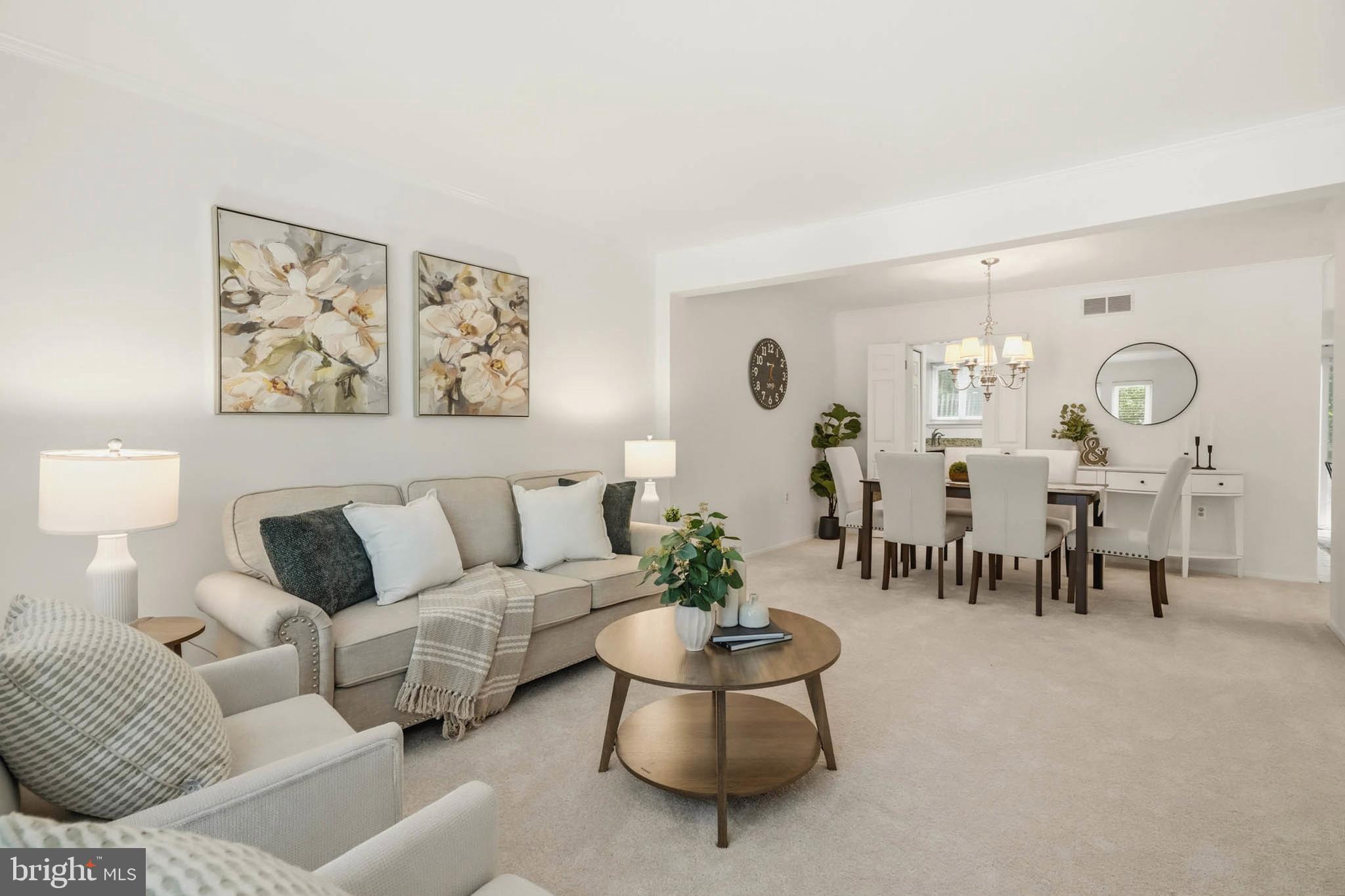 8112 WOODED GLEN COURT