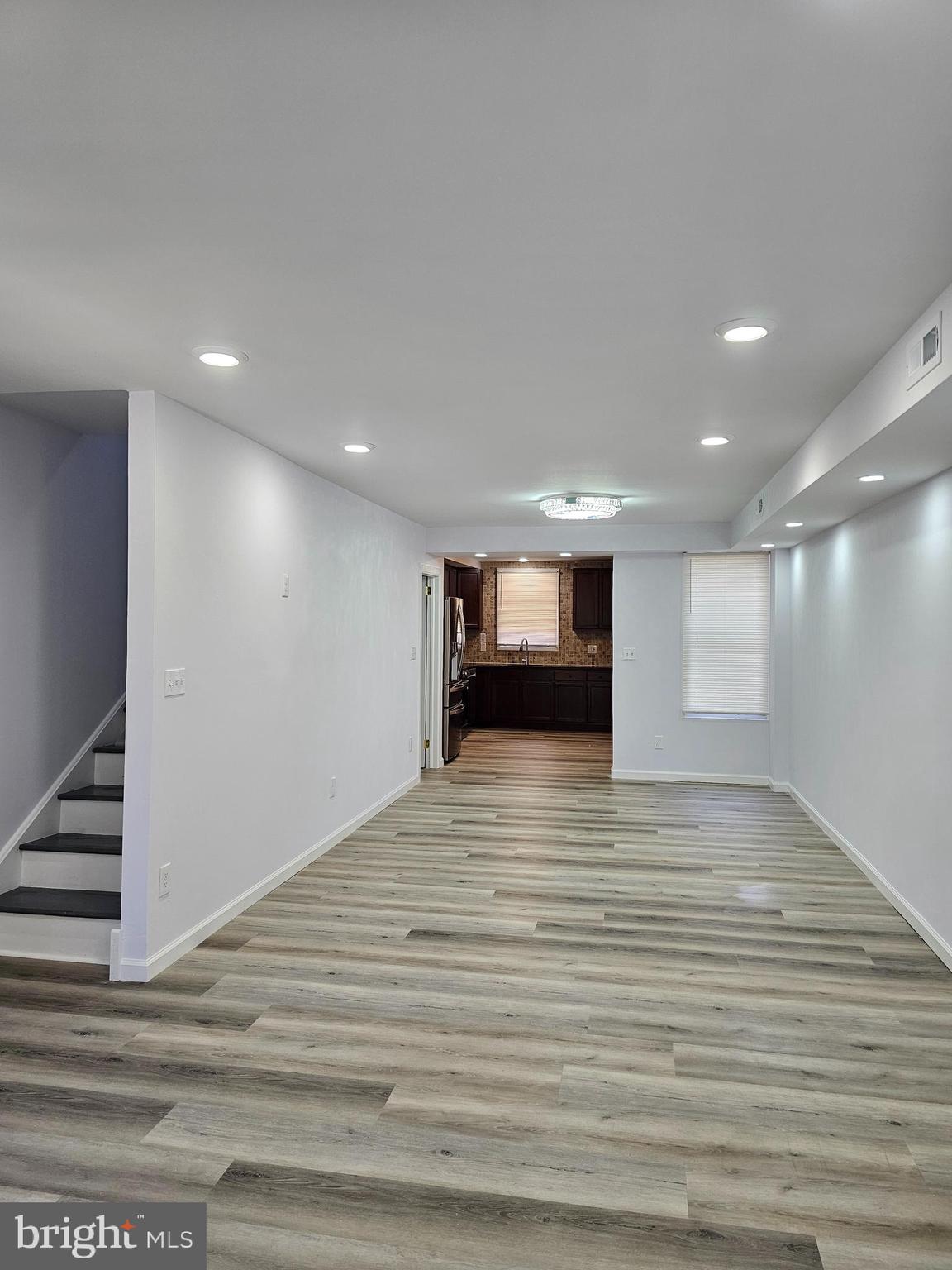 LAWNCREST - Residential