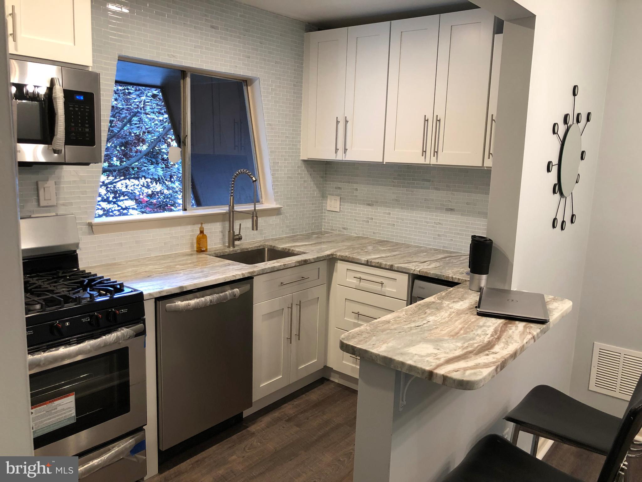 VANTAGE HILL - Residential