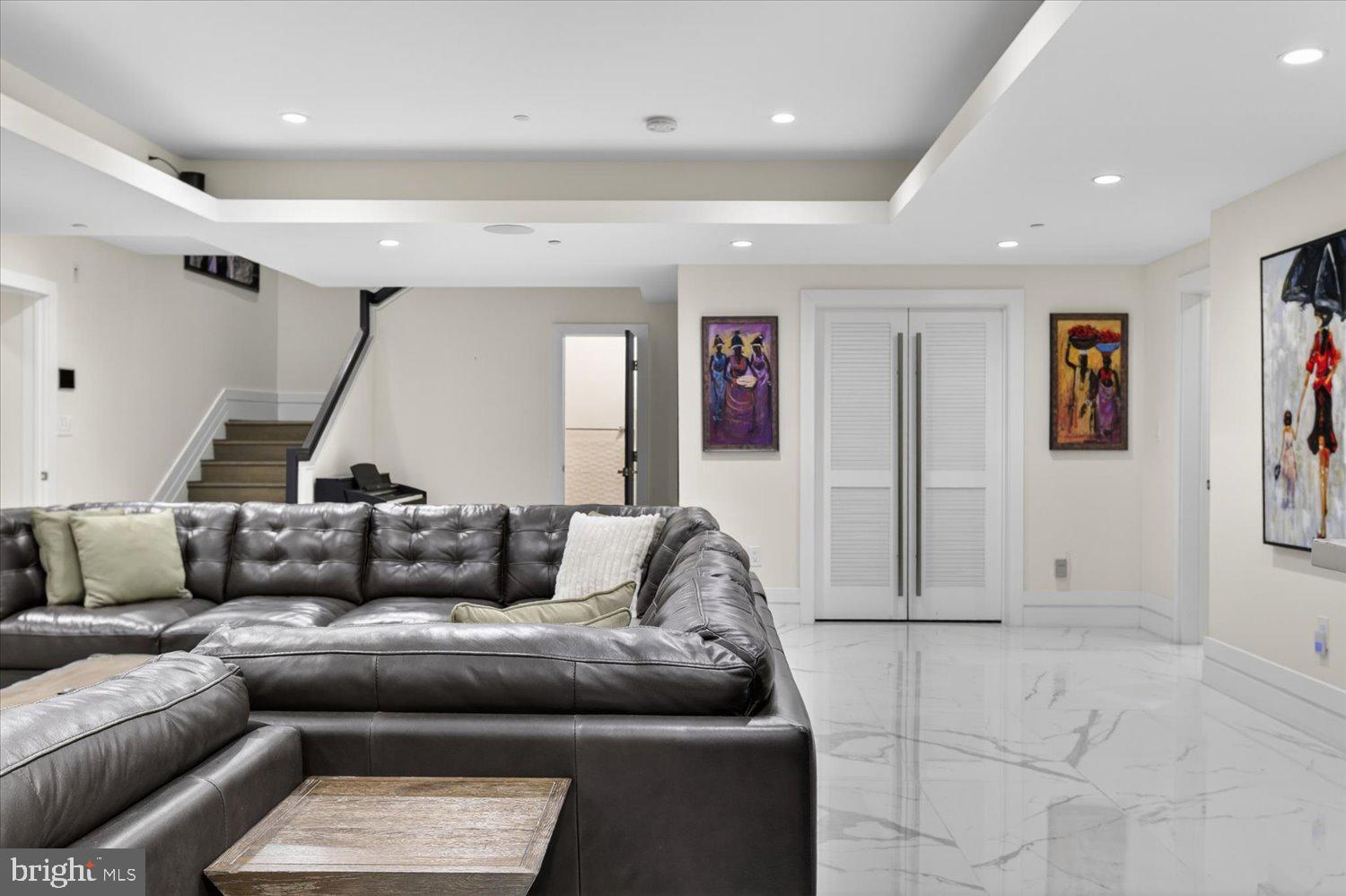 FOREST HILLS - Residential