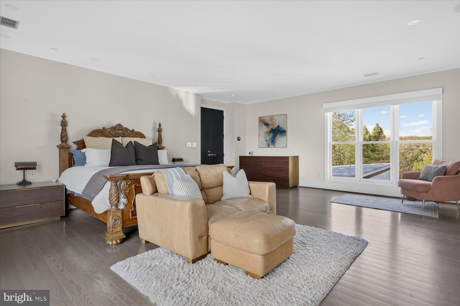 FOREST HILLS - Residential
