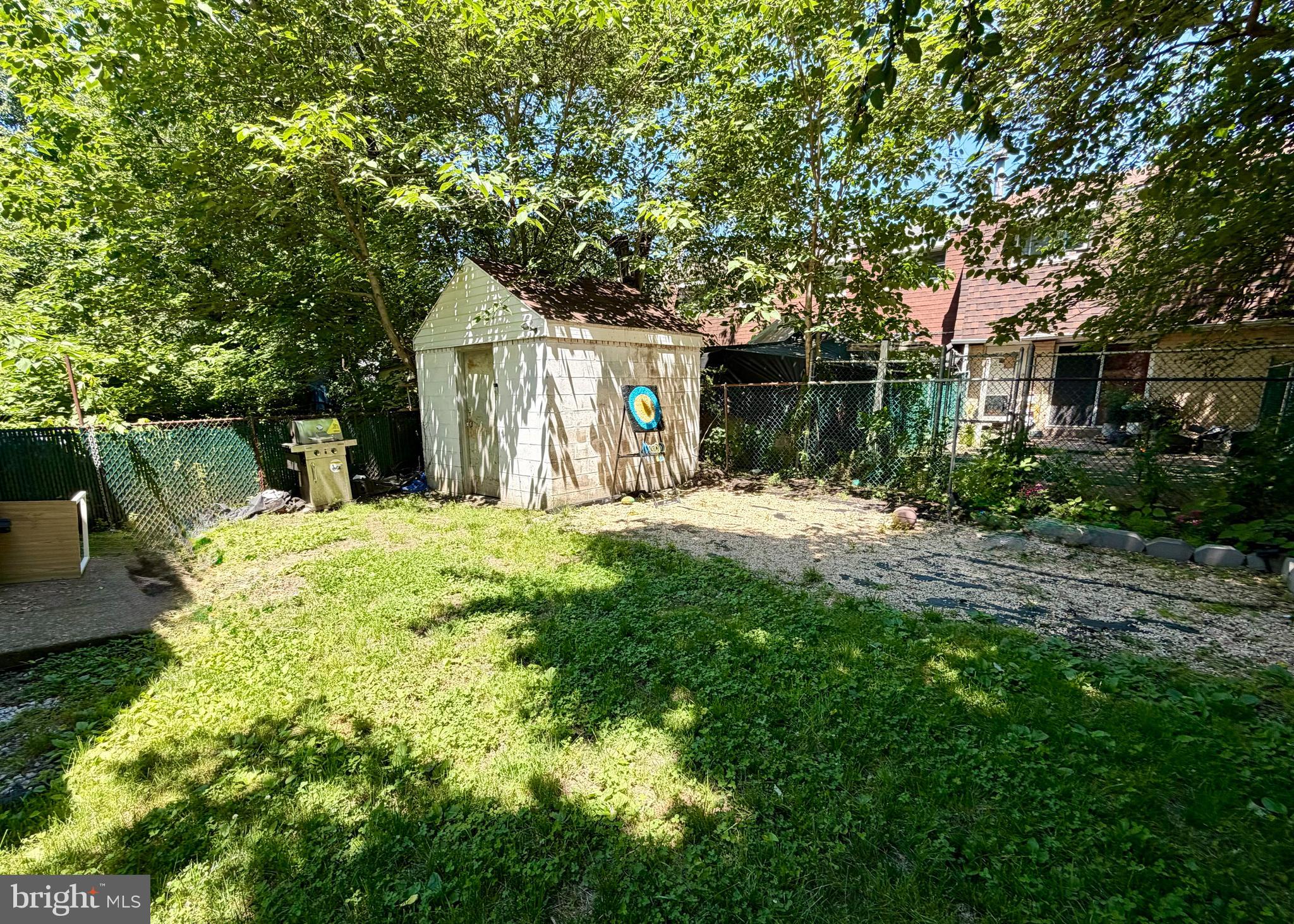 811 LANSDOWNE AVENUE