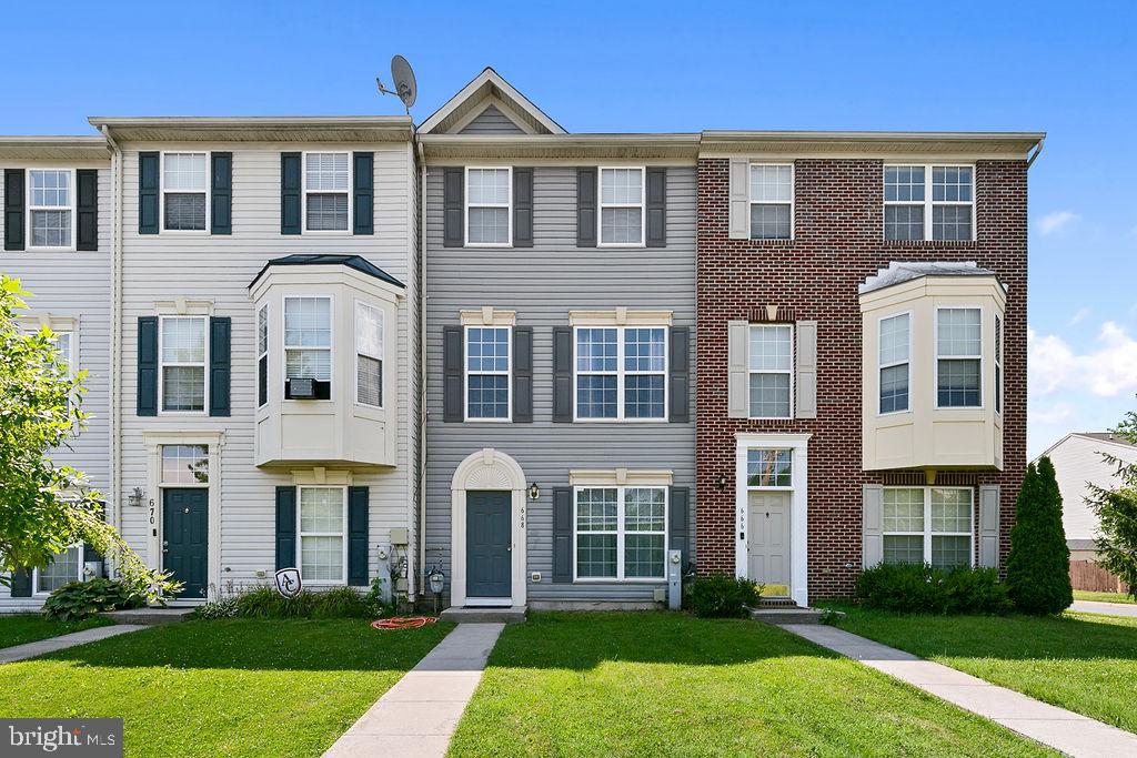 Come see this great 3 bedroom, 2.5 bath townhome in sought after Carrollwood Manor! You'll love this house as soon as you enter on the 1st level with the large open family room with recessed lighting and hardwood floors. This level also has the large country kitchen with plenty of room for a kitchen table, tons of cabinet space, kitchen island, built-in microwave, and large pantry. Or take the slider out to the patio and enjoy the fully fenced in backyard. Up to the 2nd level is where you will find 2 of the bedrooms and a full bathroom with a double vanity. This level also conveniently has the separate laundry room. The 3rd level is the entire primary suite with 4 closets, ceiling fan, sitting area, and the en-suite can not be beat with the open air, garden shower with custom tile. All of this and the location can not be beat, close to the water, close to shopping, restaurants, Eastern Ave, Marc Train, and so much more!