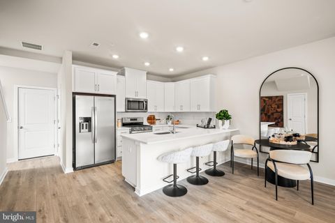 818 GRAPHITE DRIVE PHOENIXVILLE PA 19460