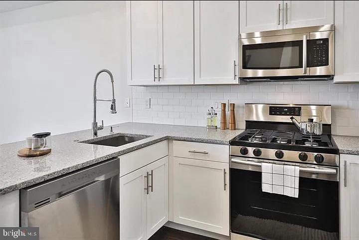 Amazing 4 years' old new construction for sale in the City! This beautiful condo still has 6 years 100% tax abatement! Located in rising area with plenty of new constructions surrounding by. This 2 Bedroom and 2 Bath bi-level unit offers tons of natural lighting throughout, a spacious u-shaped kitchen with top-of-the-line cabinetry and durable quartz countertops. The second level includes two bedrooms, including the master bedroom, which features a large walk-in closet with top shelving and a clothing rod. The whole unit is very spacious and conveniently designed. Washer&Dryer, wine cabinet in the unit. It's a very cozy home for a family. Want to see the city view? Want a BBQ Party? Want to enjoy an fresh air in the summer night? Enjoy the roof deck! If you want to the modern lifestyle in the city, call to schedule an appointment!
