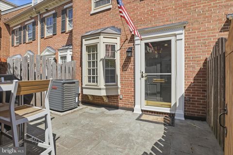 Photo of 652 S Columbus Street, ALEXANDRIA, VA 22314 (MLS # VAAX2059334)