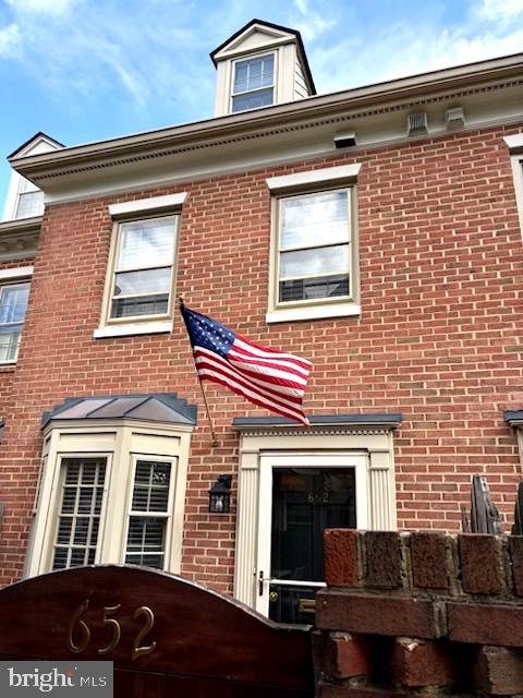 652 S COLUMBUS STREET