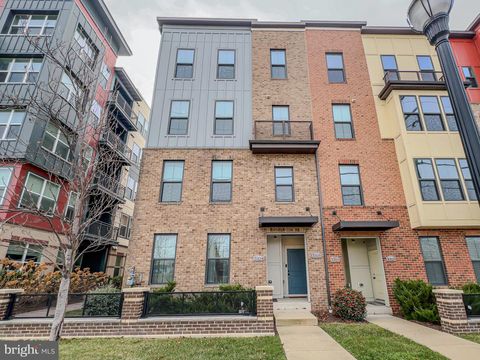 3326 TRIBUNE COURT HYATTSVILLE MD 20782