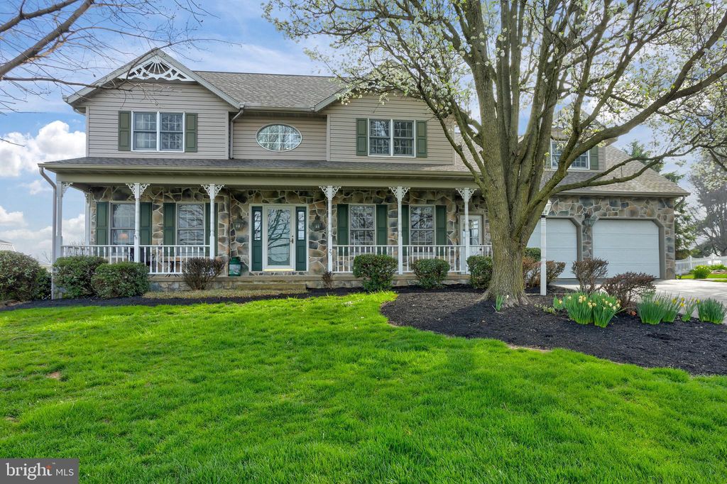 Photo of 75 N MAPLE AVE, LEOLA, PA 17540 (MLS # PALA2033130)