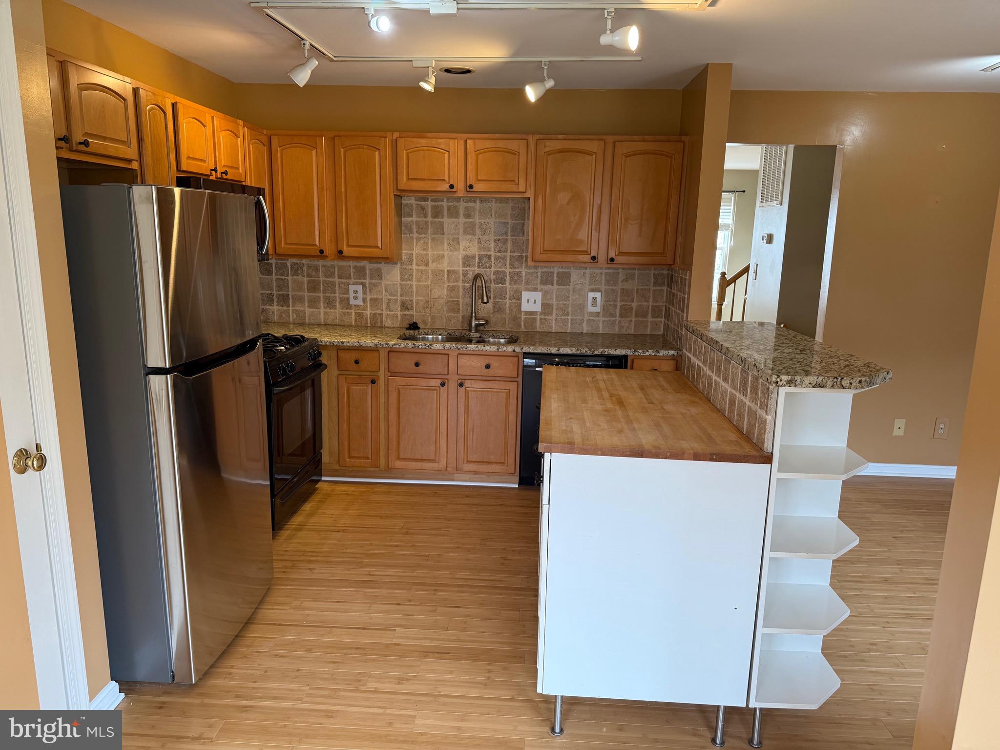 SALEM FIELDS - Residential Lease