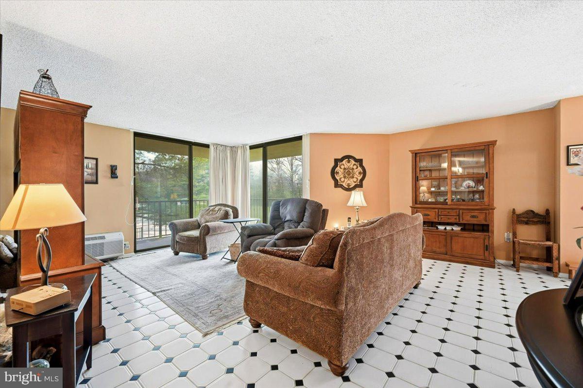 PLYMOUTH HILL - Residential