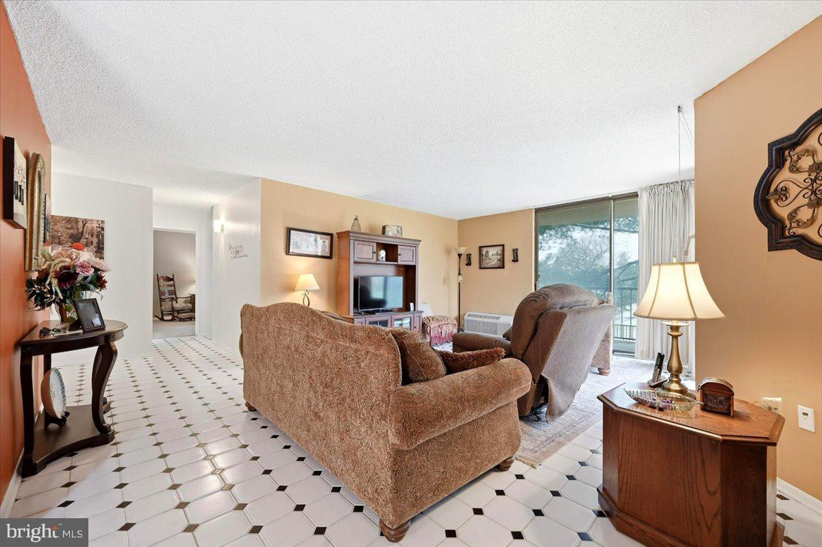 PLYMOUTH HILL - Residential