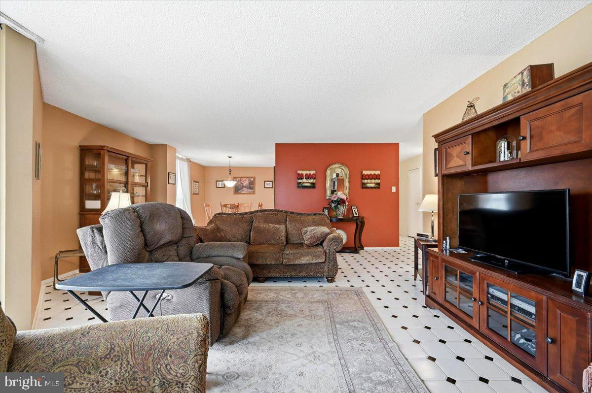 PLYMOUTH HILL - Residential