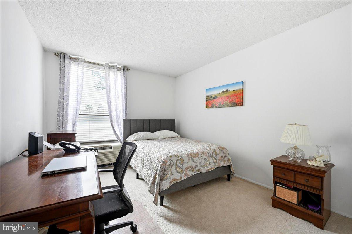 PLYMOUTH HILL - Residential