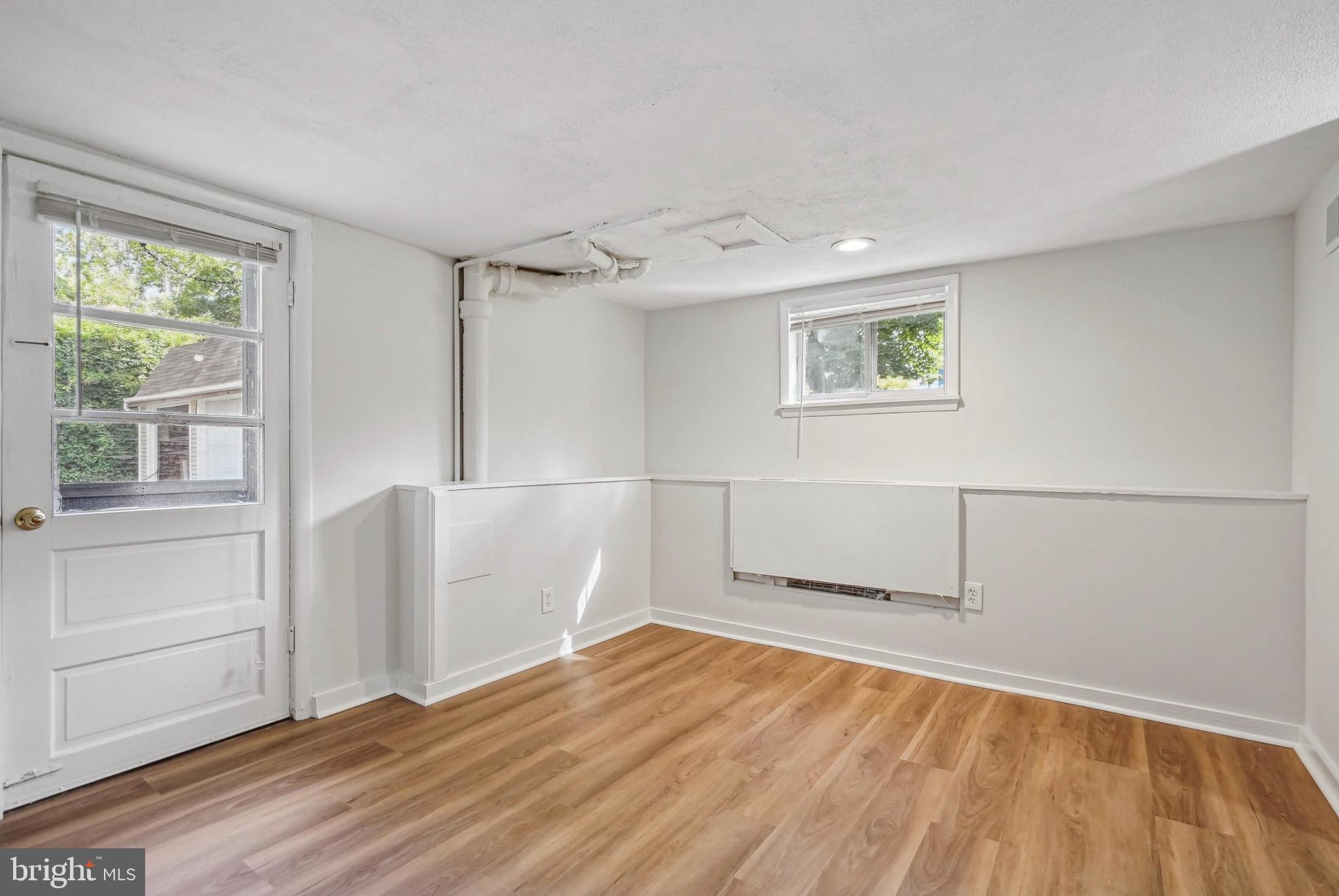 COLLEGE PARK - Residential Lease