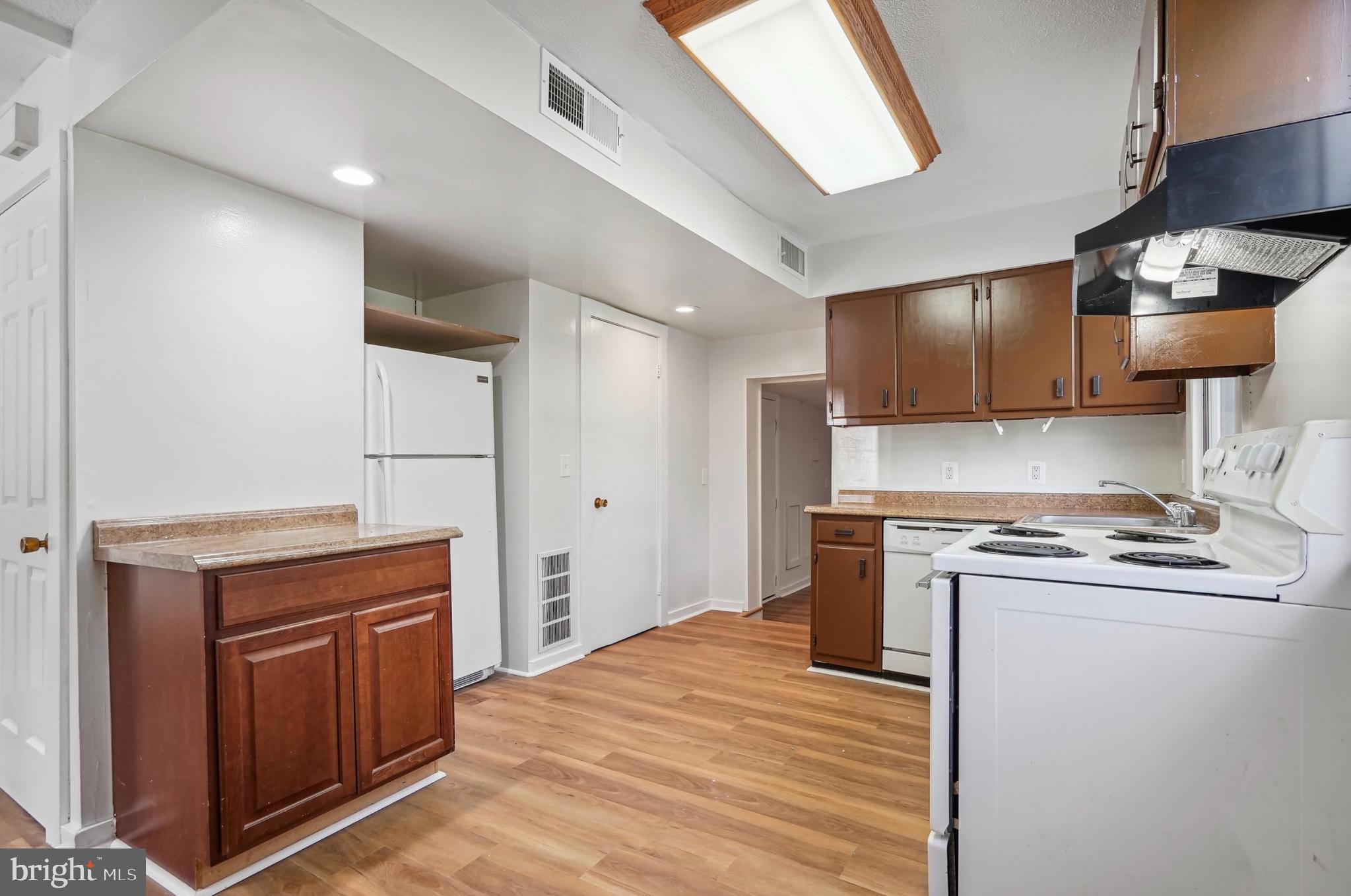 COLLEGE PARK - Residential Lease